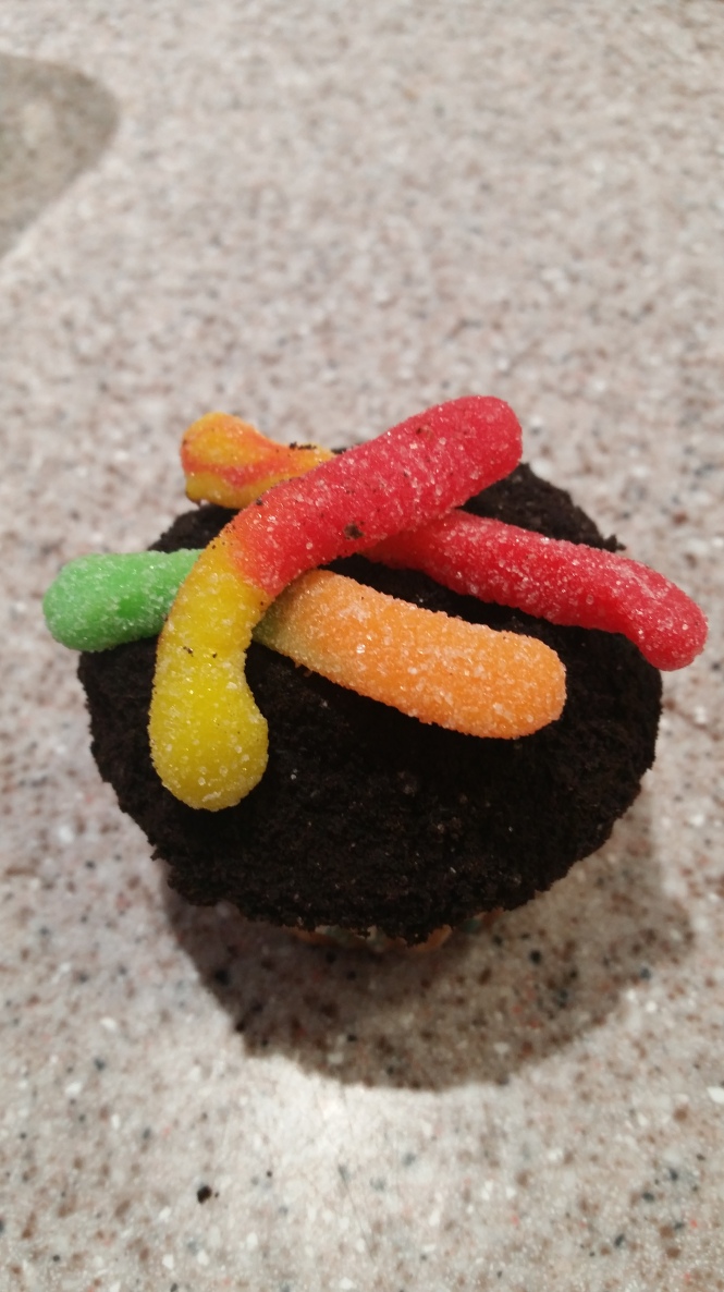 dirt and worms cupcake oreo gummy